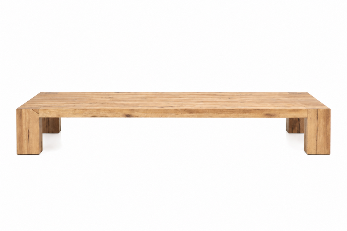 Table basse Madrier D957C en chêne recyclé, 130 × 60 × 35 cm, vue officielle 1. Autres meubles et décoration vendus séparément.