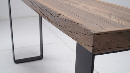 Console Alpa D923C en chêne recyclé, 160 × 35 × 80 cm, vue officielle 4. Autres meubles et décoration vendus séparément.