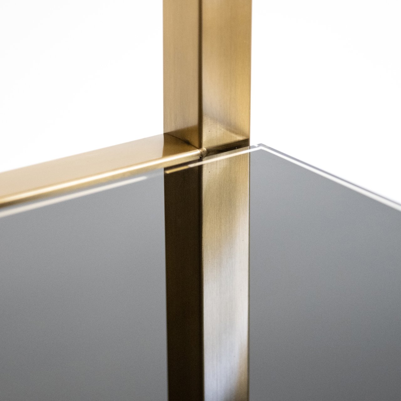 Display cabinet Magnus brushed gold